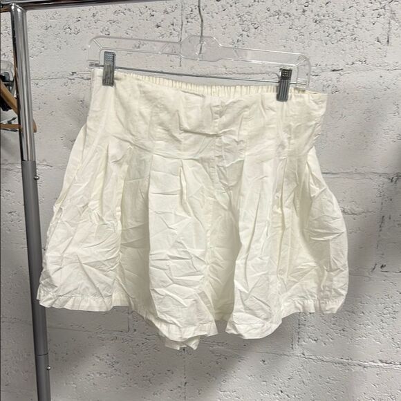 White Pleated Skirt - FREE PEOPLE - Size Large - Excellent Condition - Picture 1 of 4